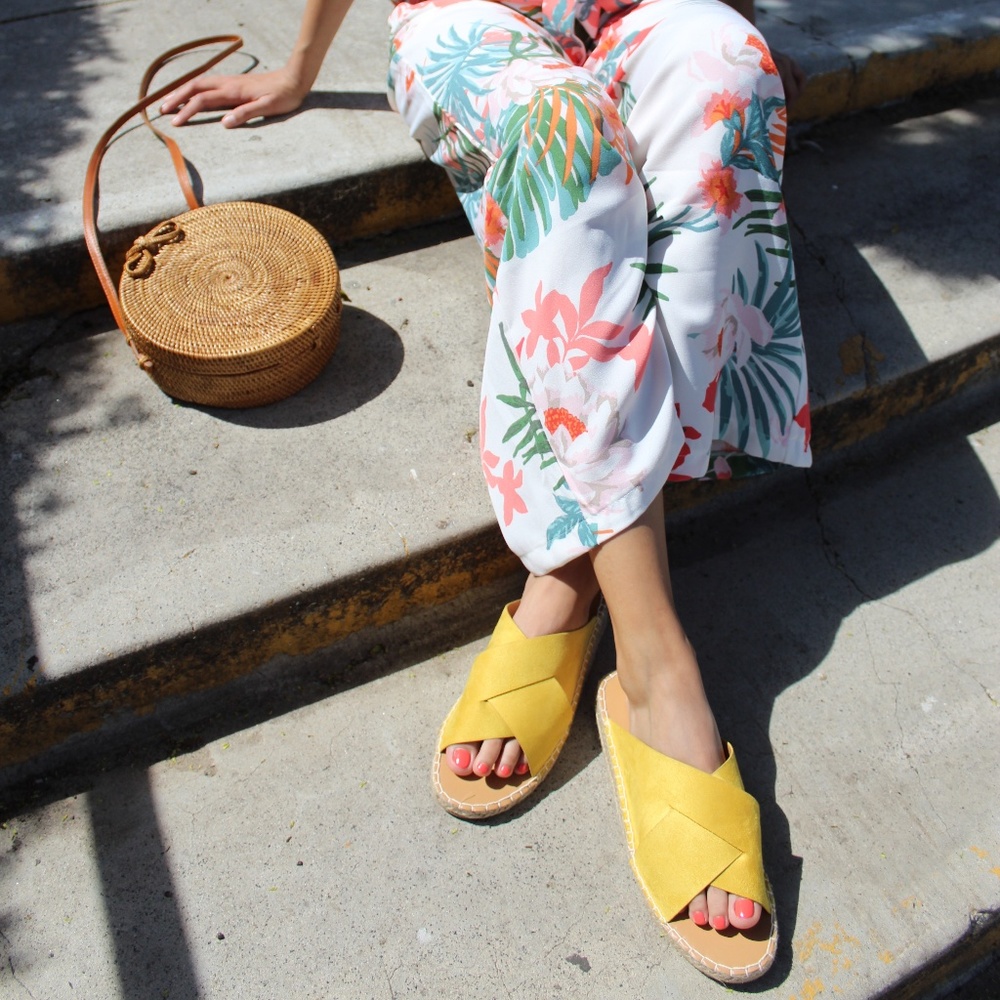 🚨//The Elsinore// Yellow vegan suede Sandals - Picture 7 of 8